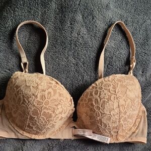 Victoria's Secret Floral Lace Bra in Beige